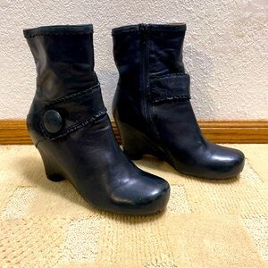 MIZ MOOZ Janice Black Leather Wedge Boots Booties SZ 8.5 GORGEOUS